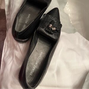 Stunning classy Stuart Weitzman black shoes.